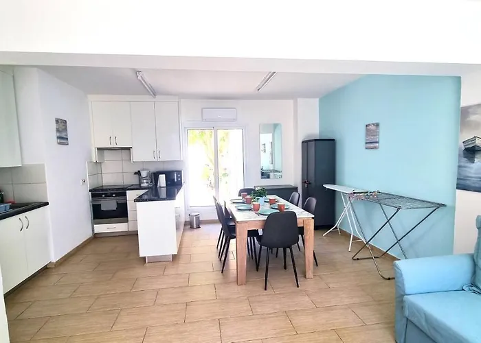 Dream Escape 1 - 6 Min Walk To Kastella Beach! アパート ラルナカ