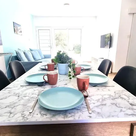 Dream Escape 1 - 6 Min Walk To Kastella Beach! Larnaca